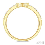 1/4 Ctw Baguette Cut Chevron Centerpiece Round Cut Diamond Wedding Band in 14K Yellow Gold